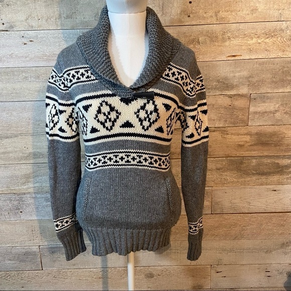 Aritzia TNA  women’s lambswool sweater in size small‎ - Picture 1 of 11